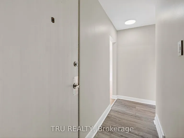 407 Peach Tree Ln #3 — Photo 3