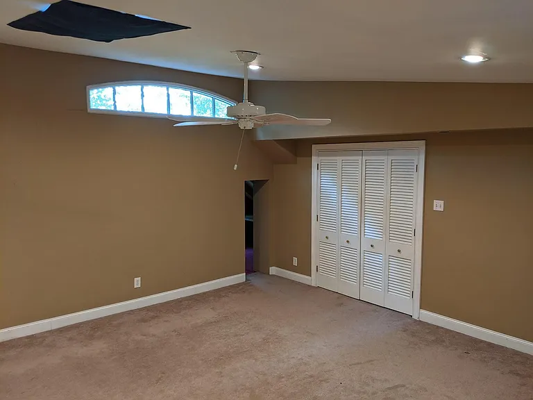 Upstairs Master Bedroom 22x24 ft.