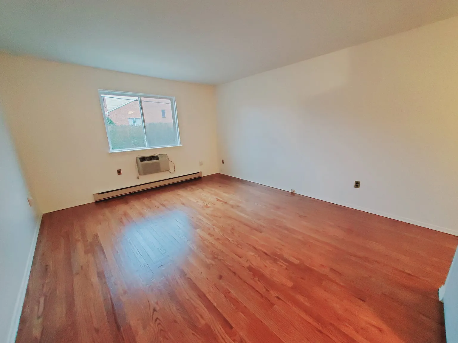 1 bed, 1.0 bath, 550 sqft, $1,700 — Photo 3