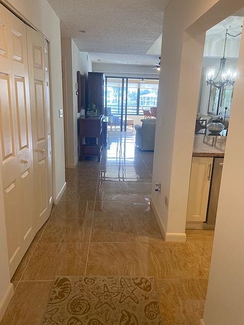 1st image of 925 Oak Harbour Dr