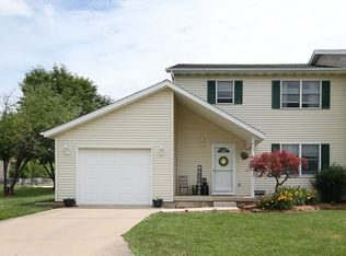 116 Village Ct, Seneca, IL 61360