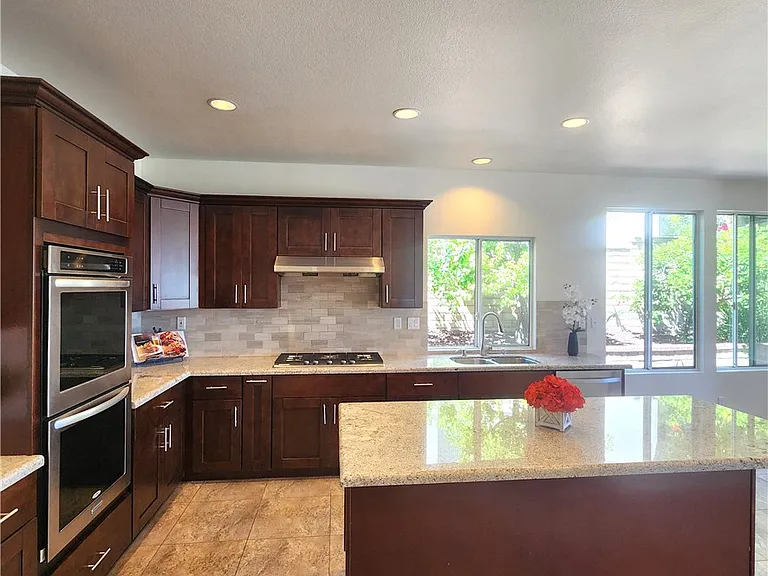 11 Paloma Dr — Photo 7