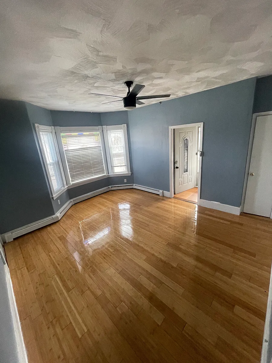 Building Photo - 183 Connors St #3