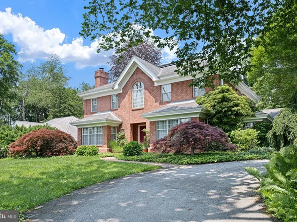 2 Farron Dr, Chadds Ford, PA 19317