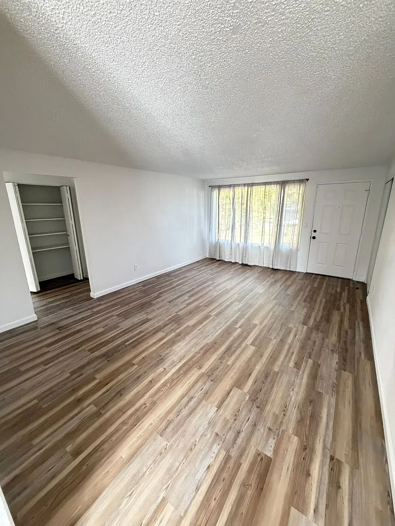 2240 Jefferson Ct SE — Photo 2
