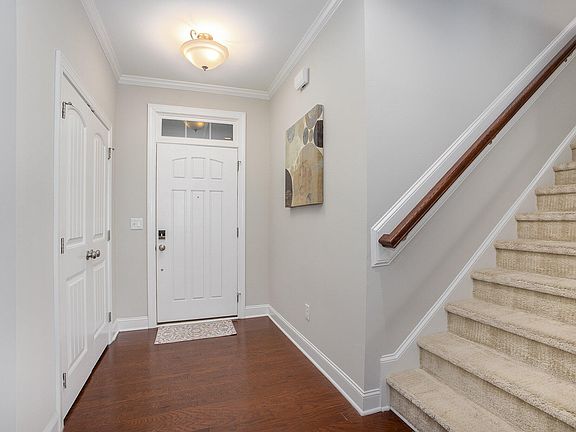 3rd image of 315 Acorn Hollow Pl