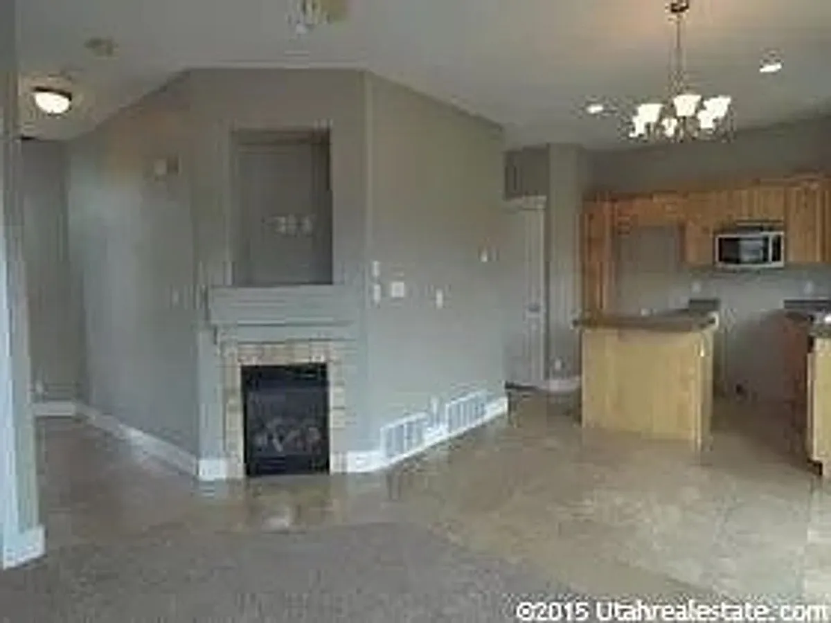 Building Photo - 2741 N Garden Dr