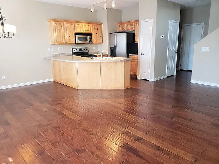 1609 W Wynview Ln — Photo 2