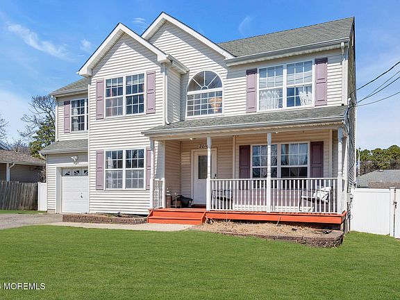 2nd image of 2010 Oak Dale Road