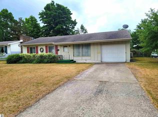 713 Sunset Ln, Cadillac, MI 49601