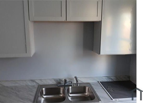 1st image of 13926 Roselawn Ave
