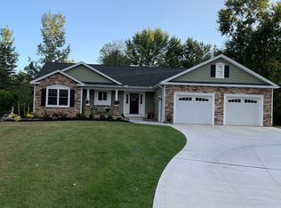 6039 Thornwood Dr, Hamburg, NY 14075