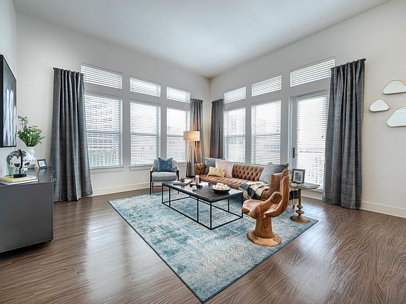 2nd image of 101 N Burnett St