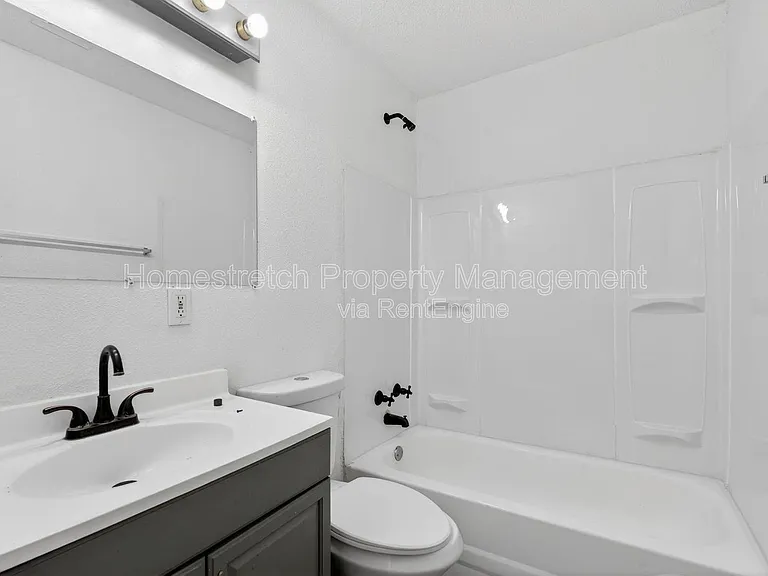 811 Saint Thomas Ln — Photo 17