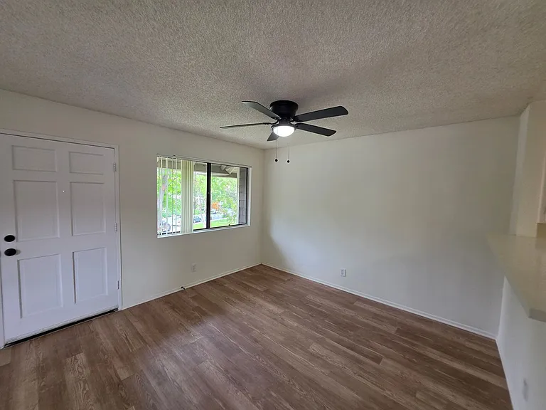 26257 Hillsford Pl — Photo 3