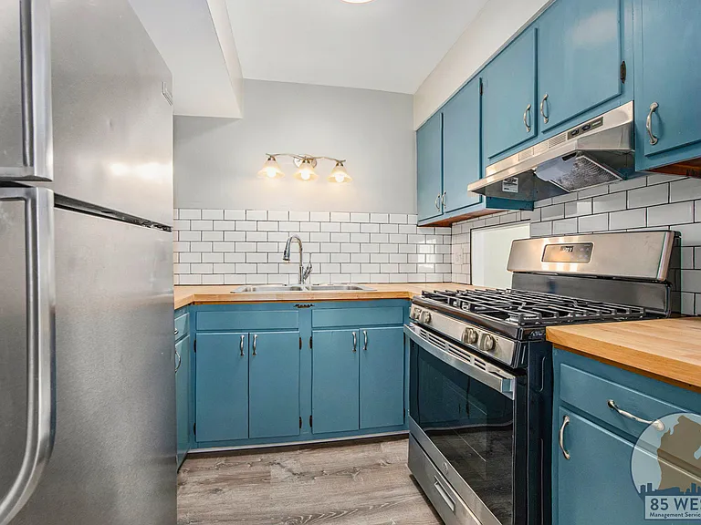 120 Leonard St NE #11 — Photo 5