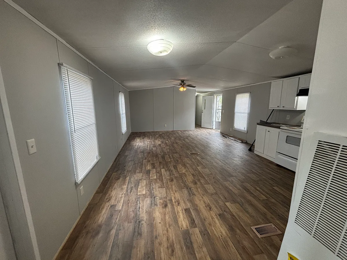 Building Photo - 1205 W Circle Dr #5