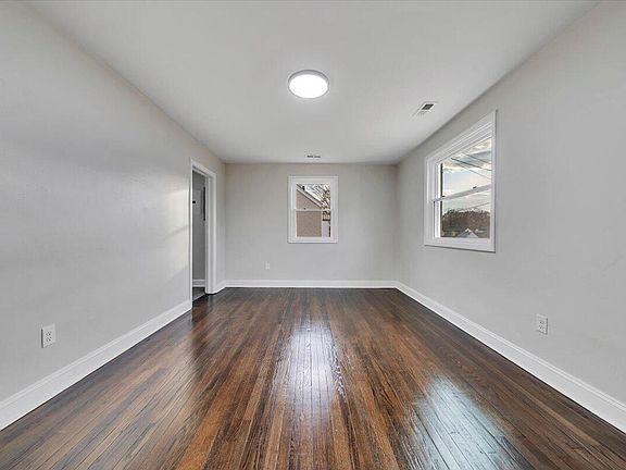 4th image of 553 Westwood Blvd NW