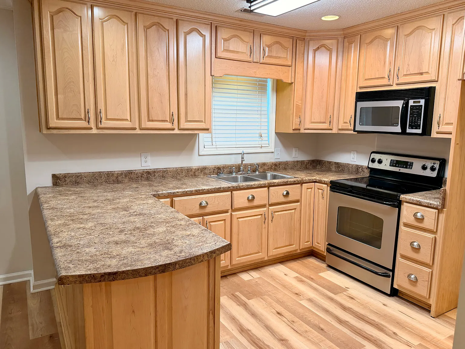 3 bed, 1265 sqft, $1,595 — Photo 3