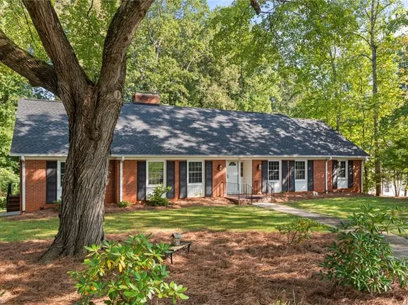 3231 Blenheim Pl, Winston Salem, NC 27106