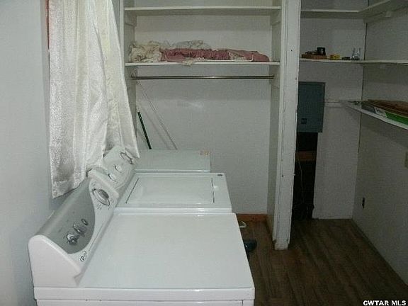 5th image of 572 Maywood Ave