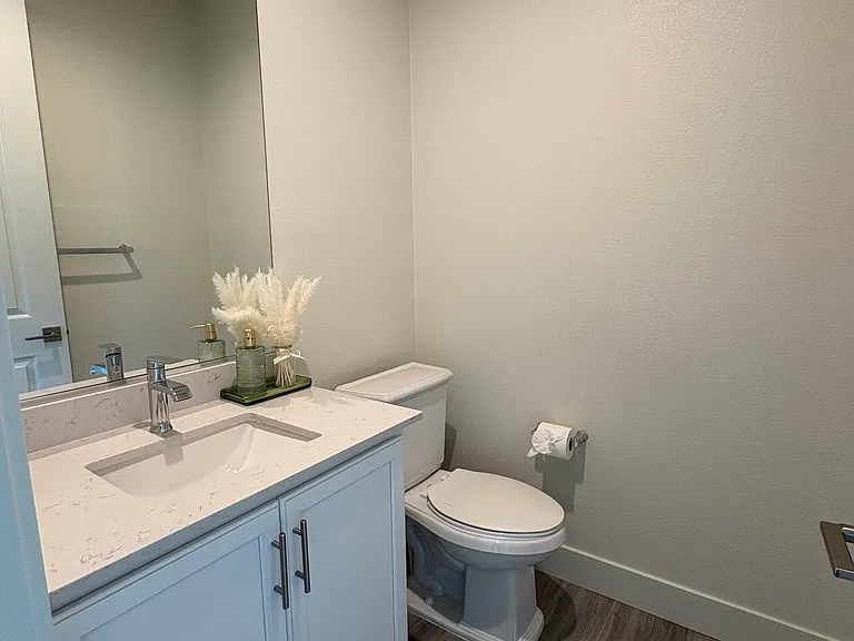 880 Tex Ct — Photo 4