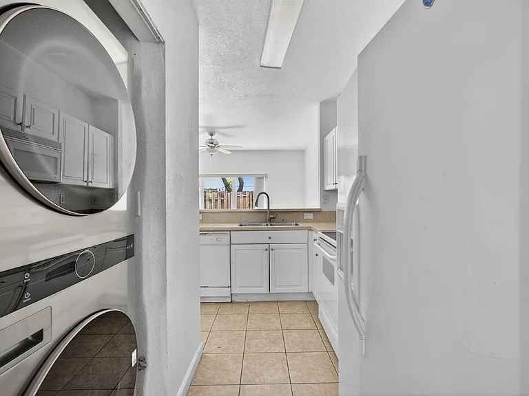 1575 NE 33rd Ave #105 — Photo 16