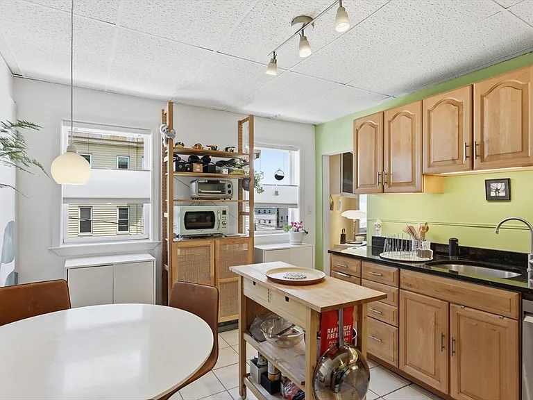 88 Vernal St #A — Photo 6