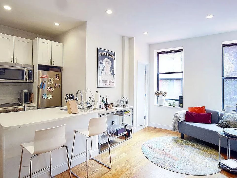 1st image of 165 Mulberry St APT 4