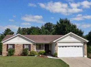 16 Danson Dr, Saint Peters, MO 63376