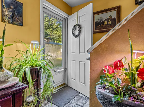 248 Oakville Avenue #E, Waterbury, CT 06708