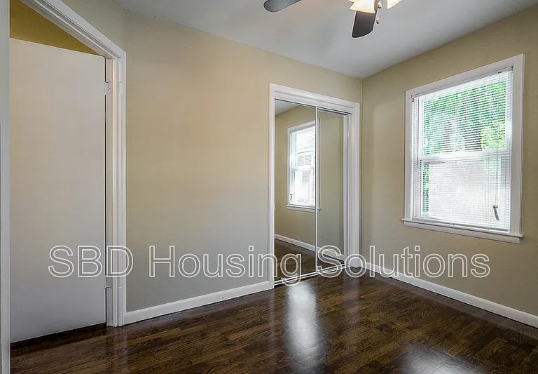 711 E Fair St — Photo 4