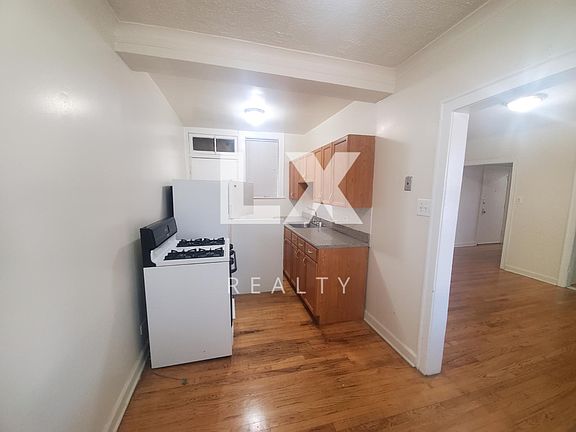 2nd image of 4846 W Wrightwood Ave APT E3
