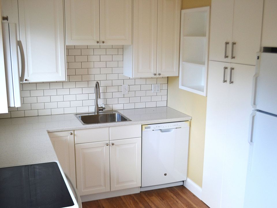 1st image of 5705-5707 SE Belmont St #7