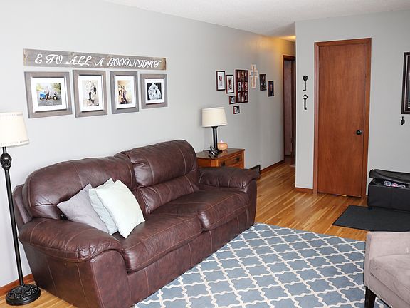 3rd image of 609 14th St SE