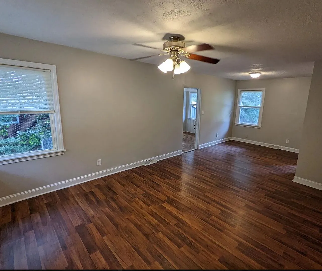 Single-level brick home near Forest Acres — Photo 2