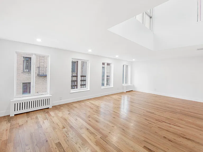 215 E 59th St #CHR — Photo 24