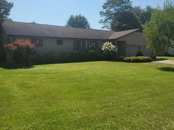 825 Wandering Ln, Beaver, WV 25813