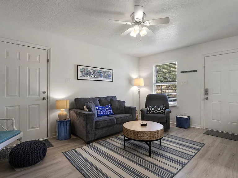 233 Palmetto Ln #B — Photo 5