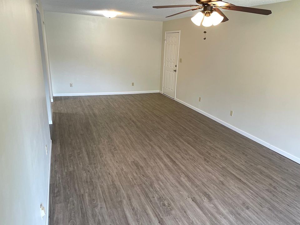 Living/Dining Area