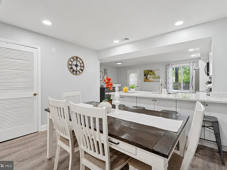 205 Woodside Cir — Photo 9