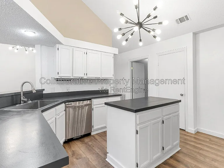 6 English Saddle Ct — Photo 5