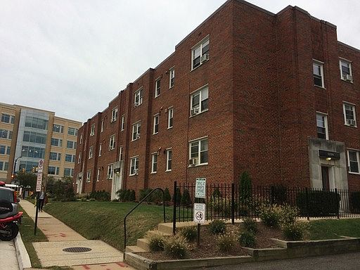 2nd image of 1722 N Quinn St APT 104