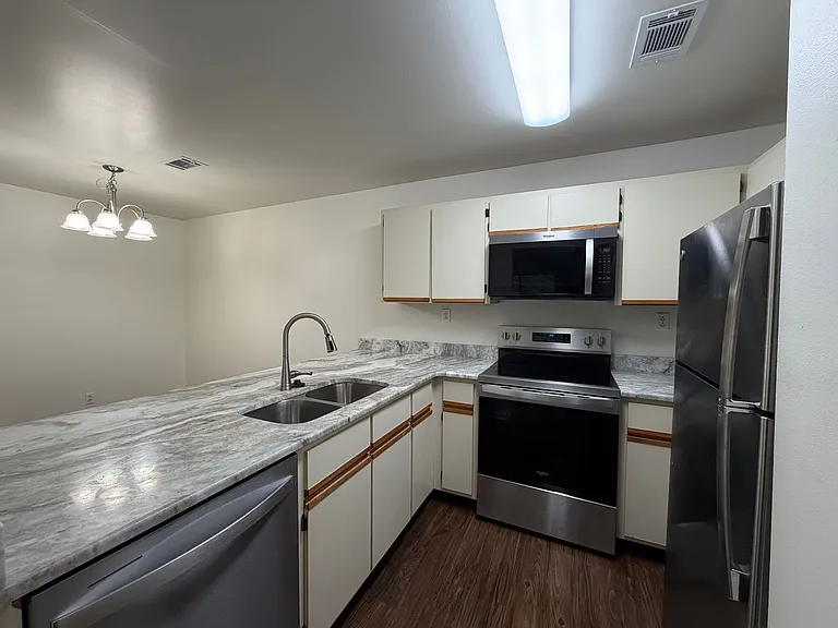 601 N Gay St #D202 — Photo 5