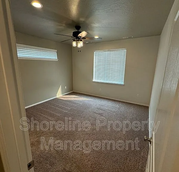 511 Diamond Lake St — Photo 28