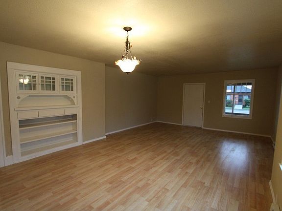 5th image of 343 Chenault Ave