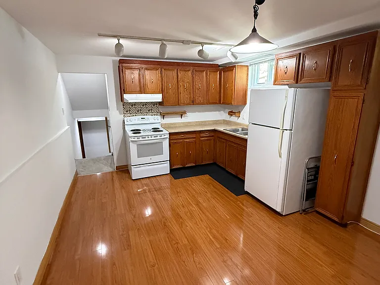 74 Prouse Dr #BASEMENT — Photo 2