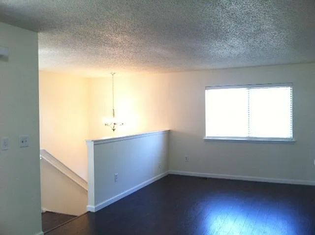 1057 Delta Dr #F — Photo 4