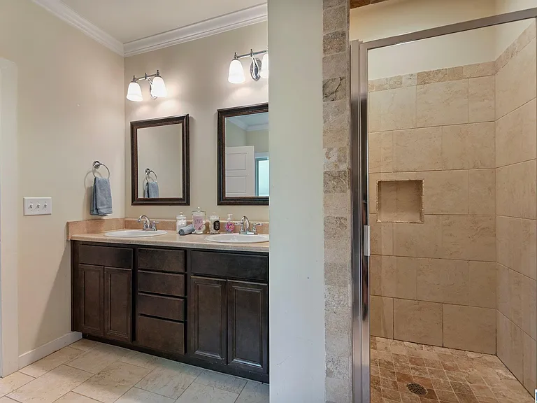 3508 Waters Rd — Photo 16