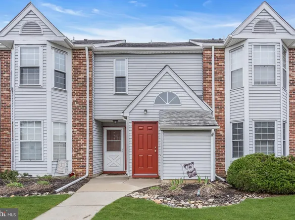 70 Pinewood Dr, Hamilton, NJ 08690